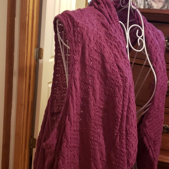 Kim Rogers Sleeveless Shrug - Picture 4 of 6